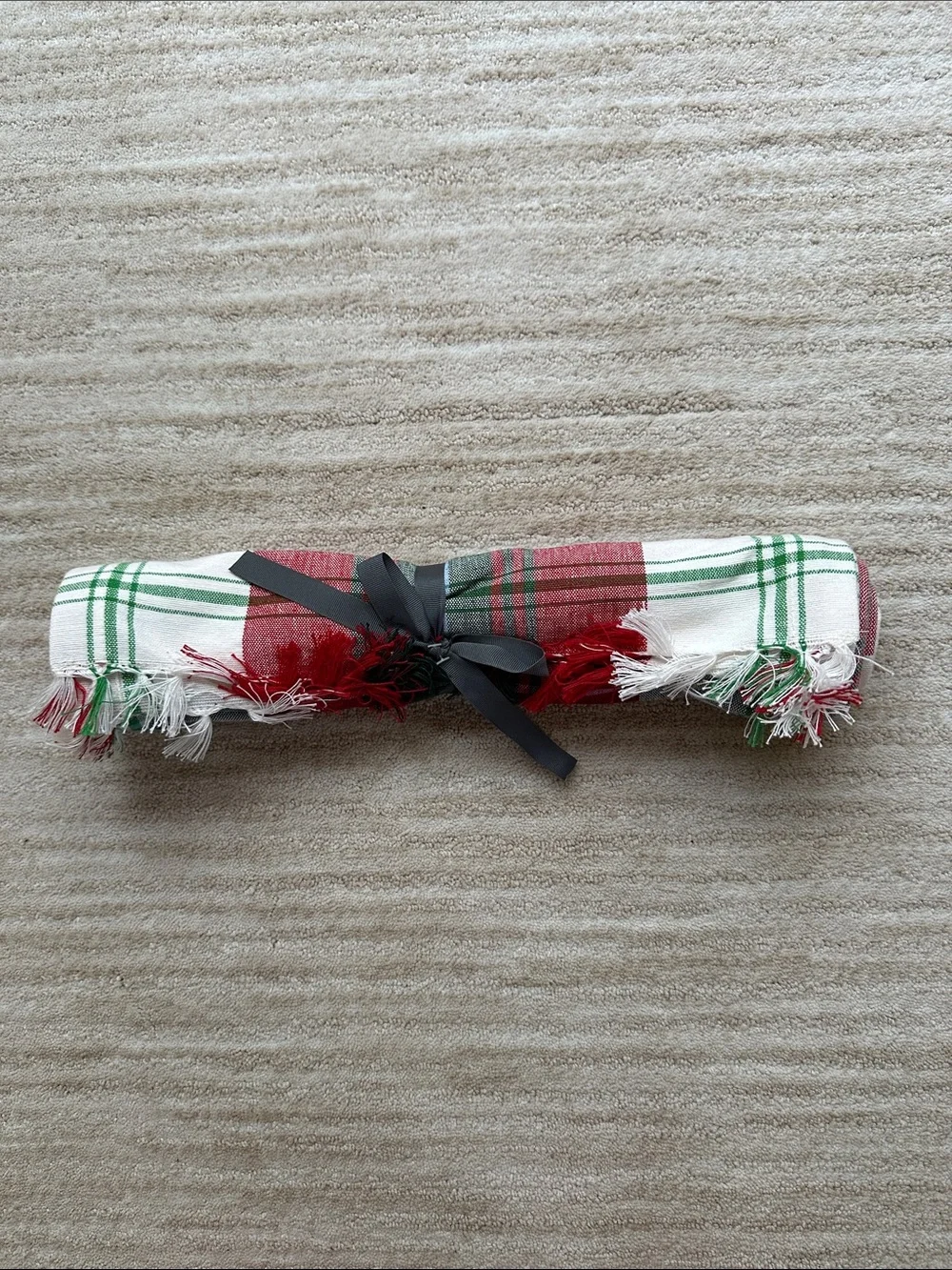 NWOT Threshold Red Green White Plaid Fringe Table Runner Classic Holiday Tartan
